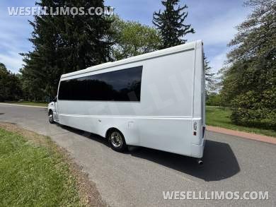 2017 Berkshire Coach Ford 23 Pass Shuttle Bus - Shuttle Bus for Sale in Morganville, NJ - Photo 10