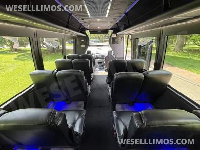 2017 Berkshire Coach Ford 23 Pass Shuttle Bus - Shuttle Bus for Sale in Morganville, NJ - Photo 21