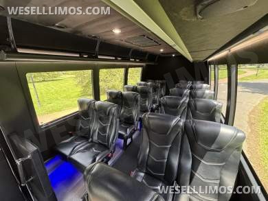 2017 Berkshire Coach Ford 23 Pass Shuttle Bus - Shuttle Bus for Sale in Morganville, NJ - Photo 24