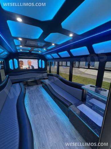 2018 Ford F-450 Limo Bus for Sale in Fraser, MI
