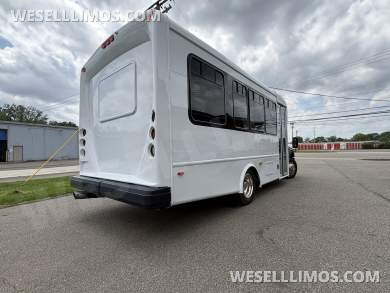 2018 Custom Mobile Conversions Ford F-450 Limo Bus - Limo Bus for Sale in Fraser, MI - Photo 10
