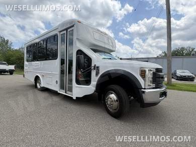2018 Custom Mobile Conversions Ford F-450 Limo Bus - Limo Bus for Sale in Fraser, MI - Photo 12