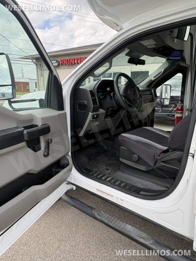 2018 Custom Mobile Conversions Ford F-450 Limo Bus - Limo Bus for Sale in Fraser, MI - Photo 14