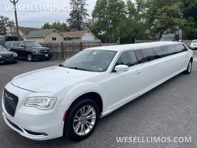 2017 Chrysler 300 Limousine for Sale in Pasadena, MD