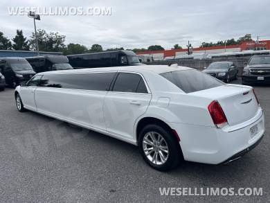 2017 Pinnacle Chrysler 300 Limousine - Limousine for Sale in Pasadena, MD - Photo 2