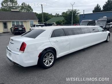 2017 Pinnacle Chrysler 300 Limousine - Limousine for Sale in Pasadena, MD - Photo 3