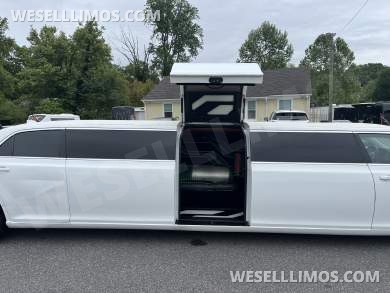 2017 Pinnacle Chrysler 300 Limousine - Limousine for Sale in Pasadena, MD - Photo 6