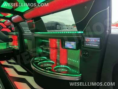 2017 Pinnacle Chrysler 300 Limousine - Limousine for Sale in Pasadena, MD - Photo 10