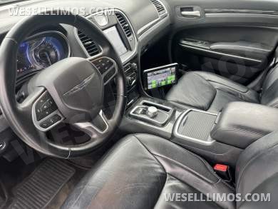 2017 Pinnacle Chrysler 300 Limousine - Limousine for Sale in Pasadena, MD - Photo 13