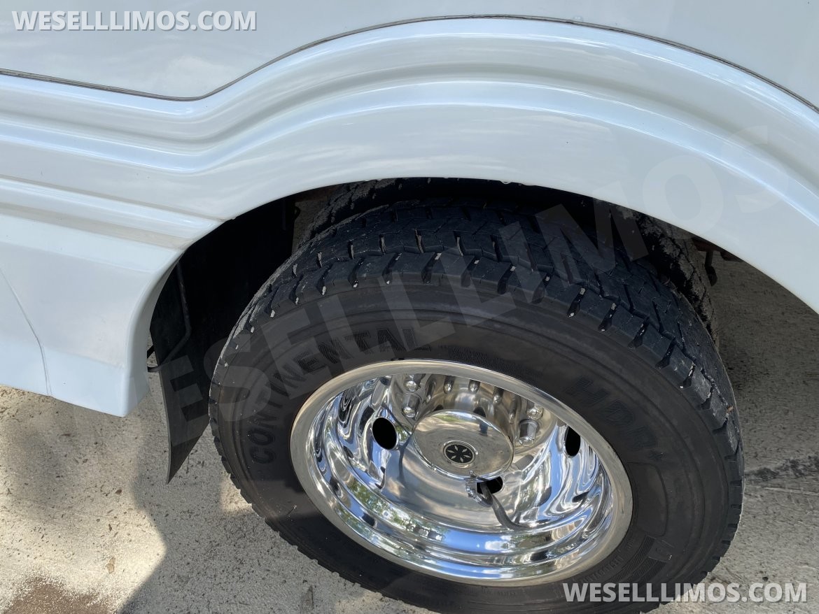 Photo of Limo Bus for sale: 2015 Ford 550 30" by LGE