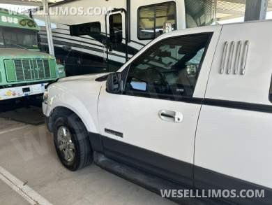 2007 DaBryan 140" Ford Expedition EL SUV Stretch - SUV Stretch for Sale in McKinney, TX - Photo 4