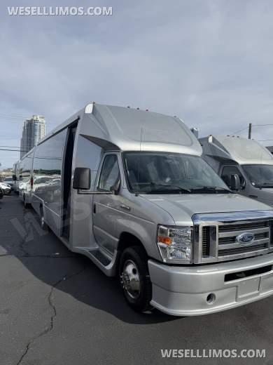 2017 Ford E-450 Executive Coach Builder 25 Passenger Gasoline Executive Shuttle - Executive Shuttle for Sale in Las Vegas, NV - Photo 32