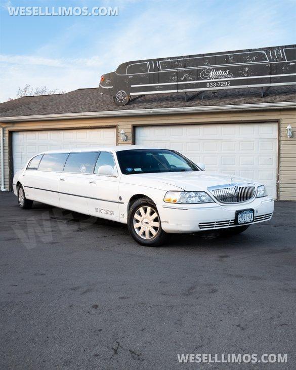 2007 Lincoln Town Car Limousine for Sale in Buffalo, NY - Main Photo