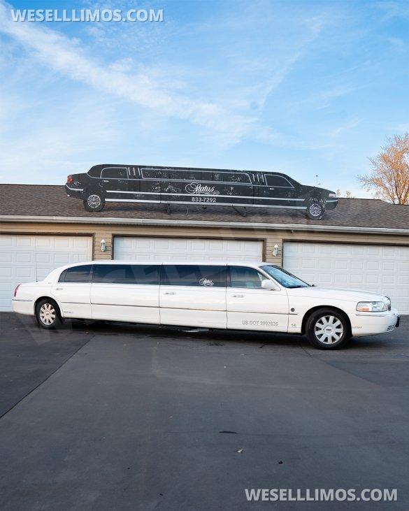 2007 Lincoln Town Car Limousine for Sale in Buffalo, NY - Photo 2