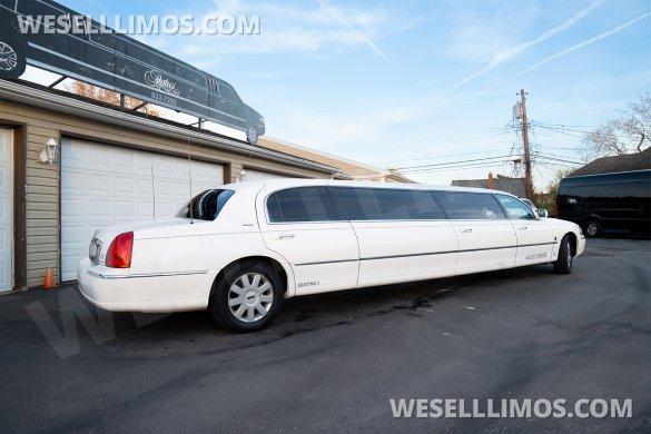 2007 Lincoln Town Car Limousine for Sale in Buffalo, NY - Photo 3