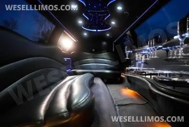2007 Federal Coach Builders Lincoln Town Car Limousine - Limousine for Sale in Buffalo, NY - Photo 4