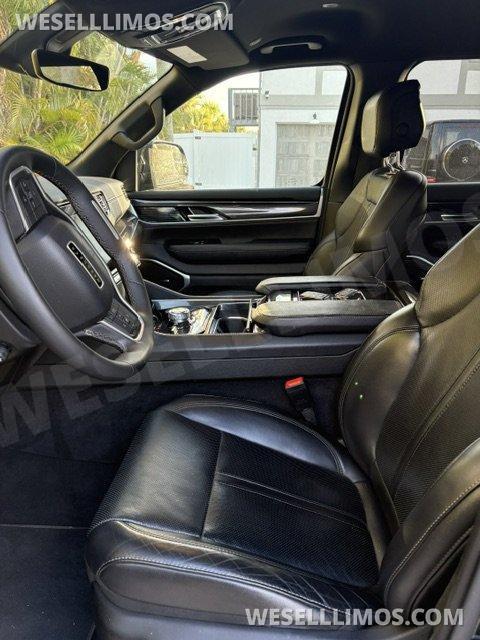 2024 Jeep Wagoneer SUV for Sale in Sarasota, FL - Photo 3