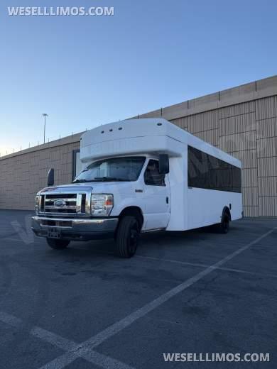 2017 Ford E-450 Winnebago Coach Builder 25 Passenger Gasoline Shuttle Bus - Executive Shuttle for Sale in Las Vegas, NV - Photo 4