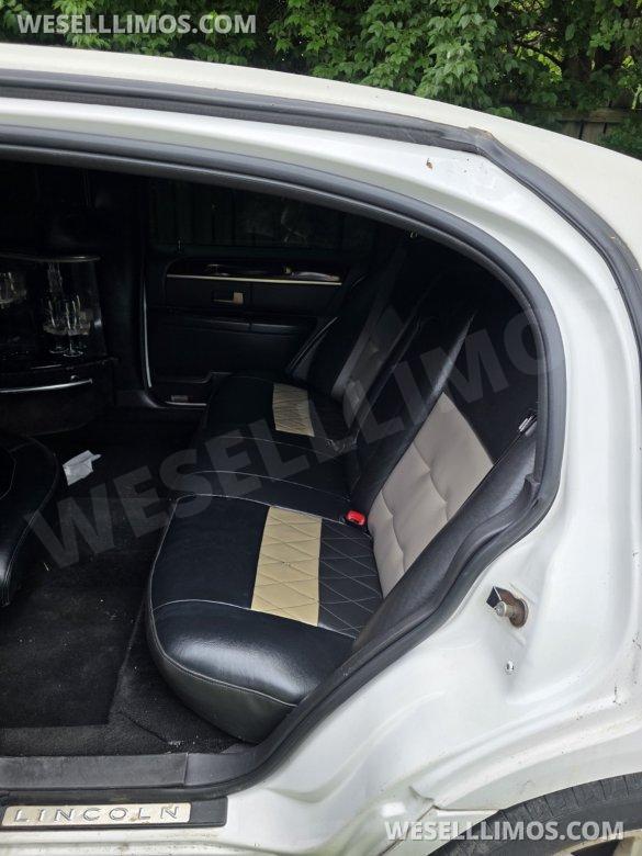 2009 Lincoln Towncar Limousine for Sale in Fort Wayne, IN - Photo 3
