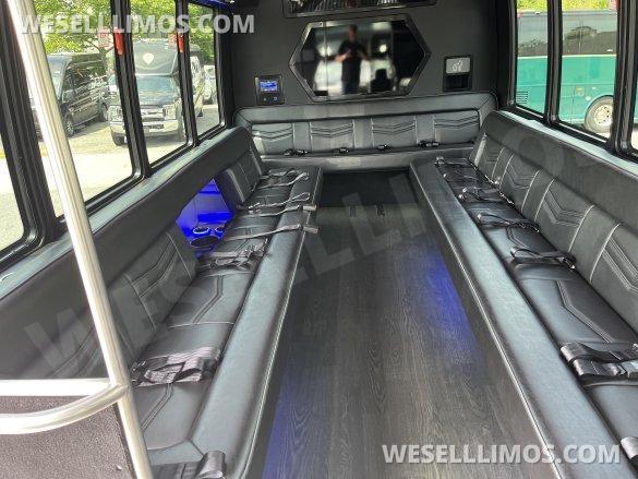 2019 Ford E 450 Limo Bus for Sale in Pasadena, MD - Photo 2