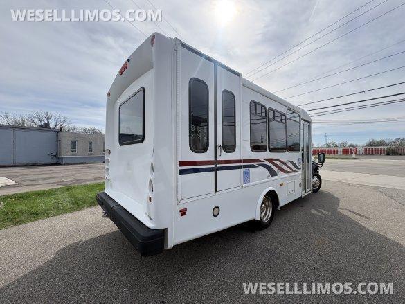 2018 Ford F450 Shuttle Bus for Sale in Fraser, MI - Photo 3