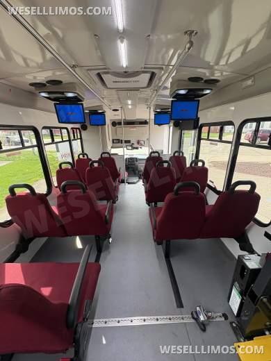 2018 Ford F450 Shuttle Bus - Shuttle Bus for Sale in Fraser, MI - Photo 16