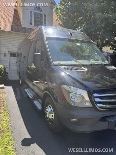 2016 Executive Coach Builders Mercedes Sprinter 3500 Sprinter - Sprinter for Sale in Springfield, VA - Photo 11