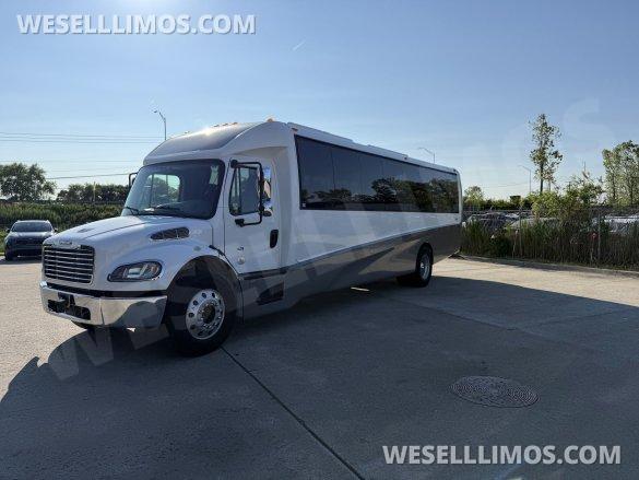 2020 Freightliner M2 Executive Shuttle for Sale in Troy, MI - Photo 2