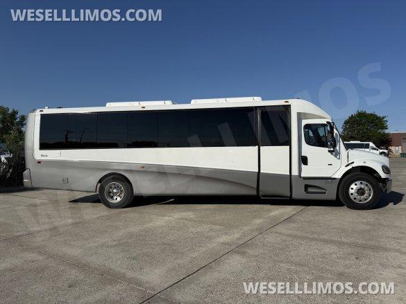 2020 Freightliner M2 Executive Shuttle for Sale in Troy, MI - Photo 3
