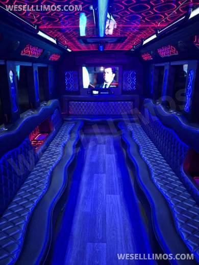 2018 First Class Coachworks Riverside California Ford E450 Limo Bus 21k miles & New Interior - Limo Bus for Sale in Orlando, FL - Photo 2