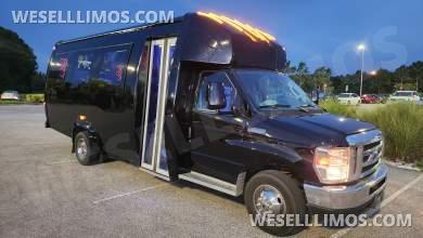 2018 First Class Coachworks Riverside California Ford E450 Limo Bus 21k miles & New Interior - Limo Bus for Sale in Orlando, FL - Photo 7