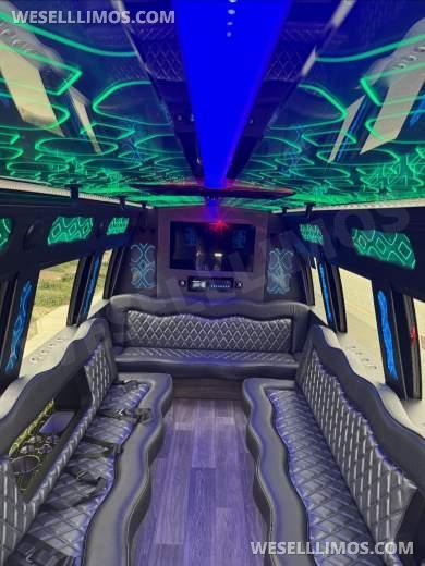 2018 First Class Coachworks Riverside California Ford E450 Limo Bus 21k miles & New Interior - Limo Bus for Sale in Orlando, FL - Photo 12