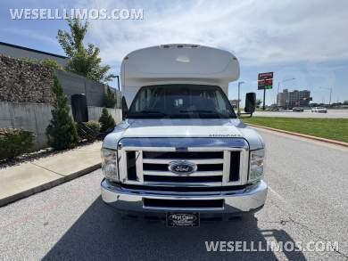 2015 Starcraft Ford 28 Pass MVP Shuttle Bus - Shuttle Bus for Sale in Springfield, MO - Photo 9