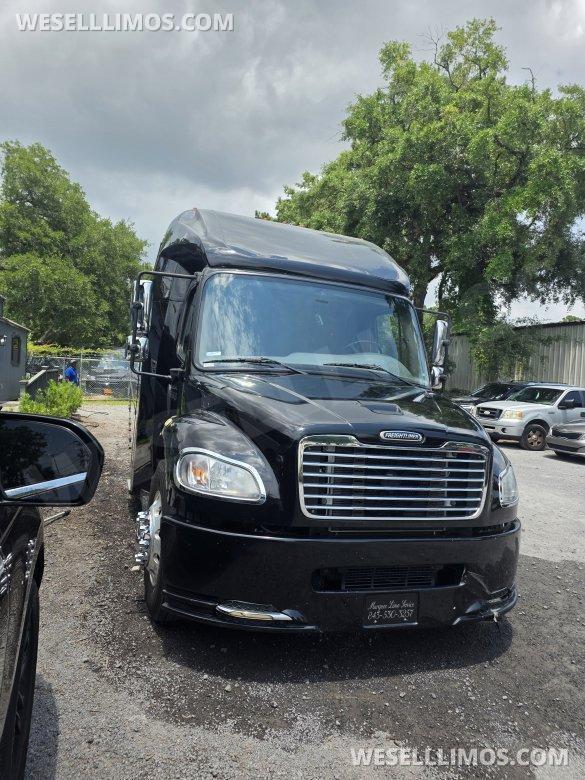 2022 Freightliner M2 Executive Shuttle for Sale in CHARLESTON, SC - Photo 2