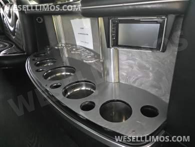 2016 Pinnacle Chevrolet Suburban SUV Stretch - SUV Stretch for Sale in Orlando, FL - Photo 13