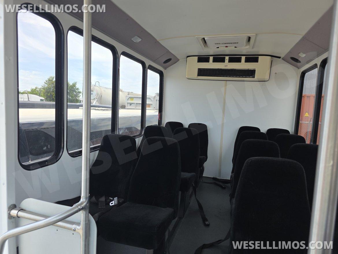 Shuttle Bus for Sale in Orlando, FL - Photo 9