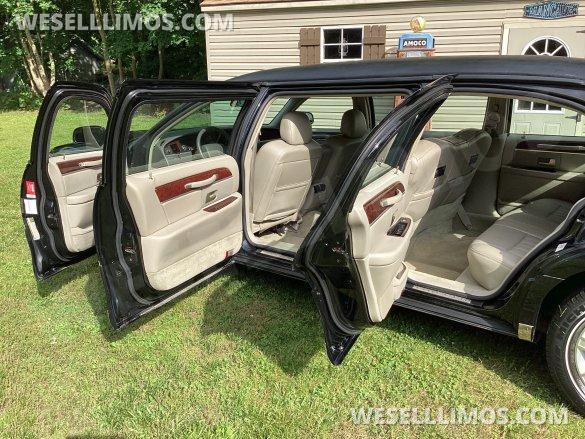 2008 Lincoln town car Limousine for Sale in Williamstown, NJ - Photo 2
