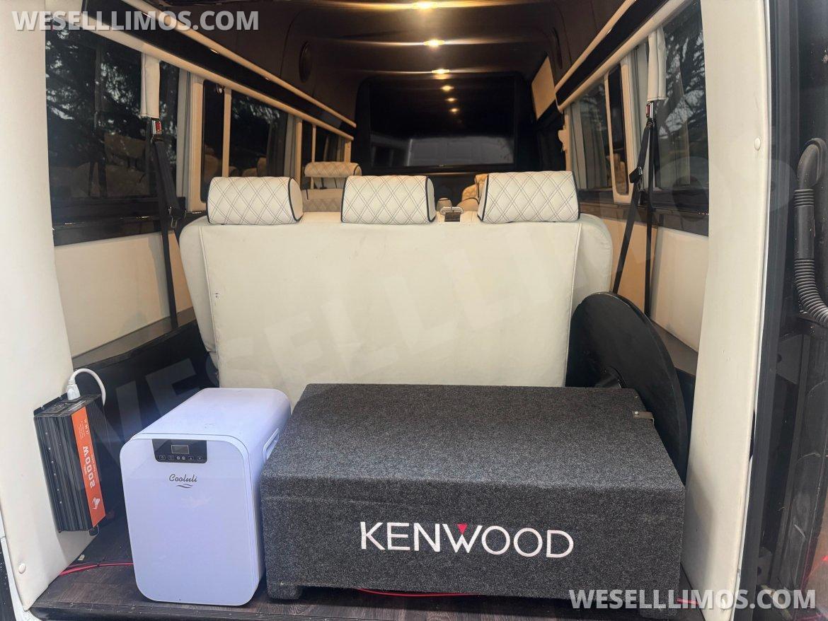 Executive Shuttle for Sale in Salem, OR - Photo 3