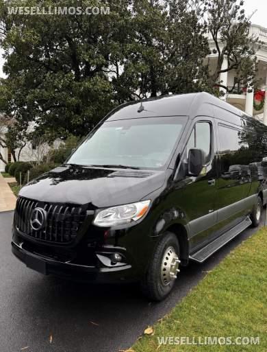 2022 Westwind Coachworks Mercedes-Benz 3500 Executive Sprinter Sprinter - Sprinter for Sale in Gainesville, VA - Photo 2