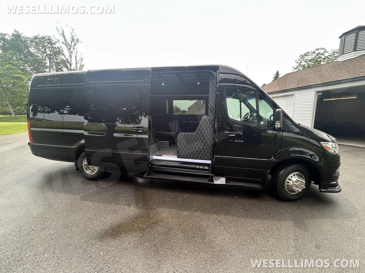 Limo Bus for Sale in Niles, MI - Photo 11