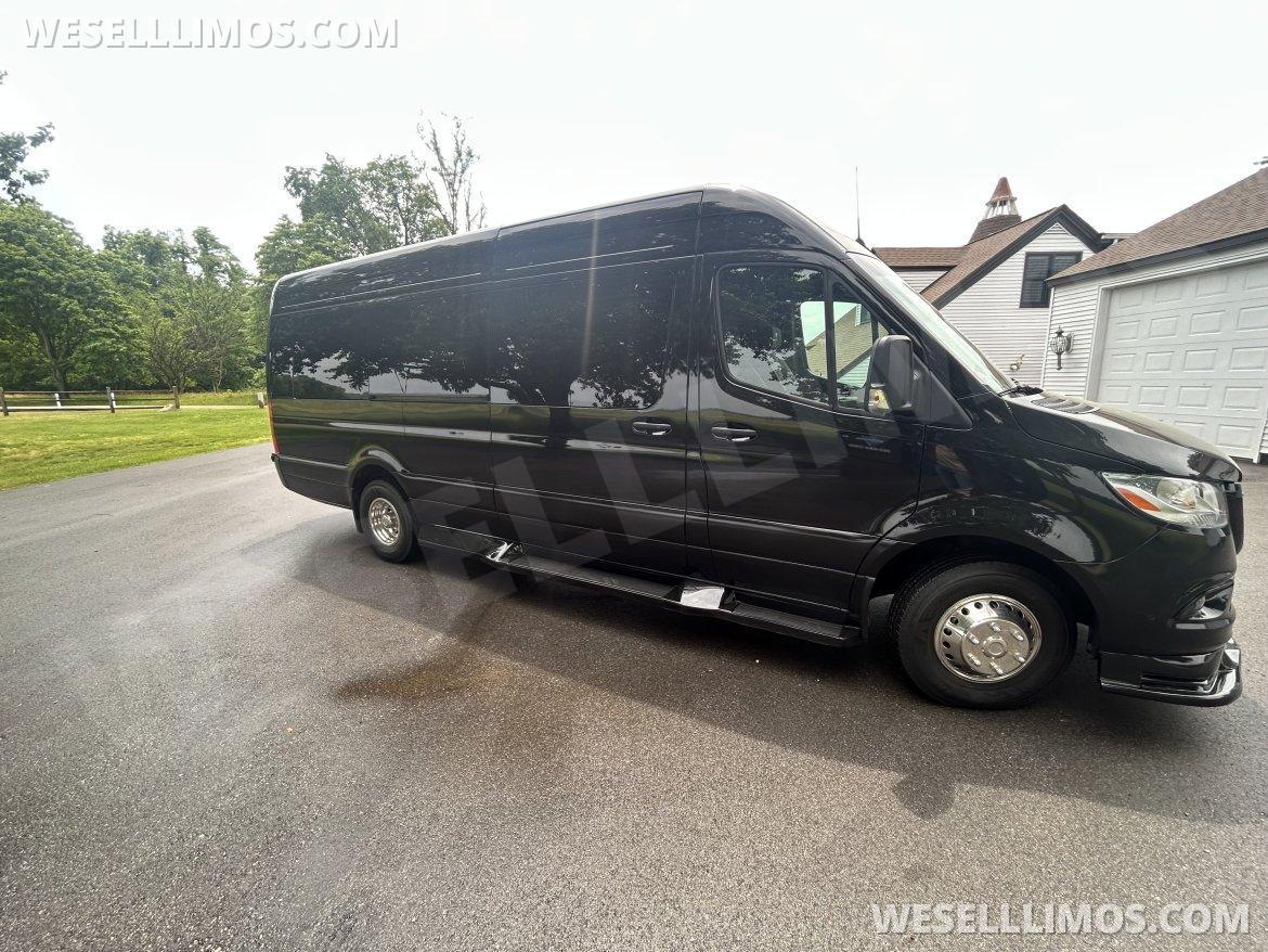 Limo Bus for Sale in Niles, MI - Photo 12