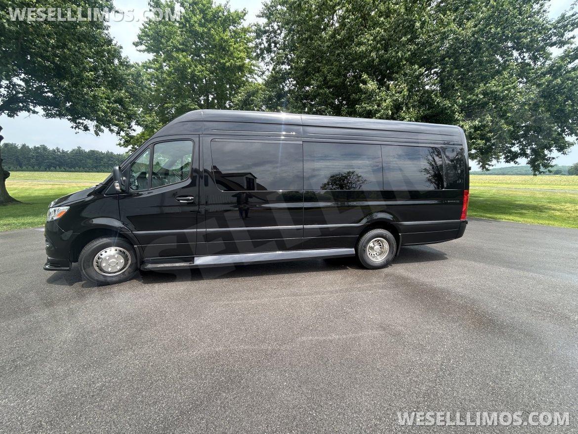 Limo Bus for Sale in Niles, MI - Photo 14