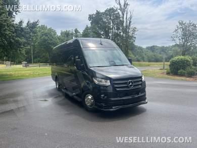 2025 Global Motor Coach Mercedes Sprinter Limo Bus - Limo Bus for Sale in Niles, MI - Photo 16