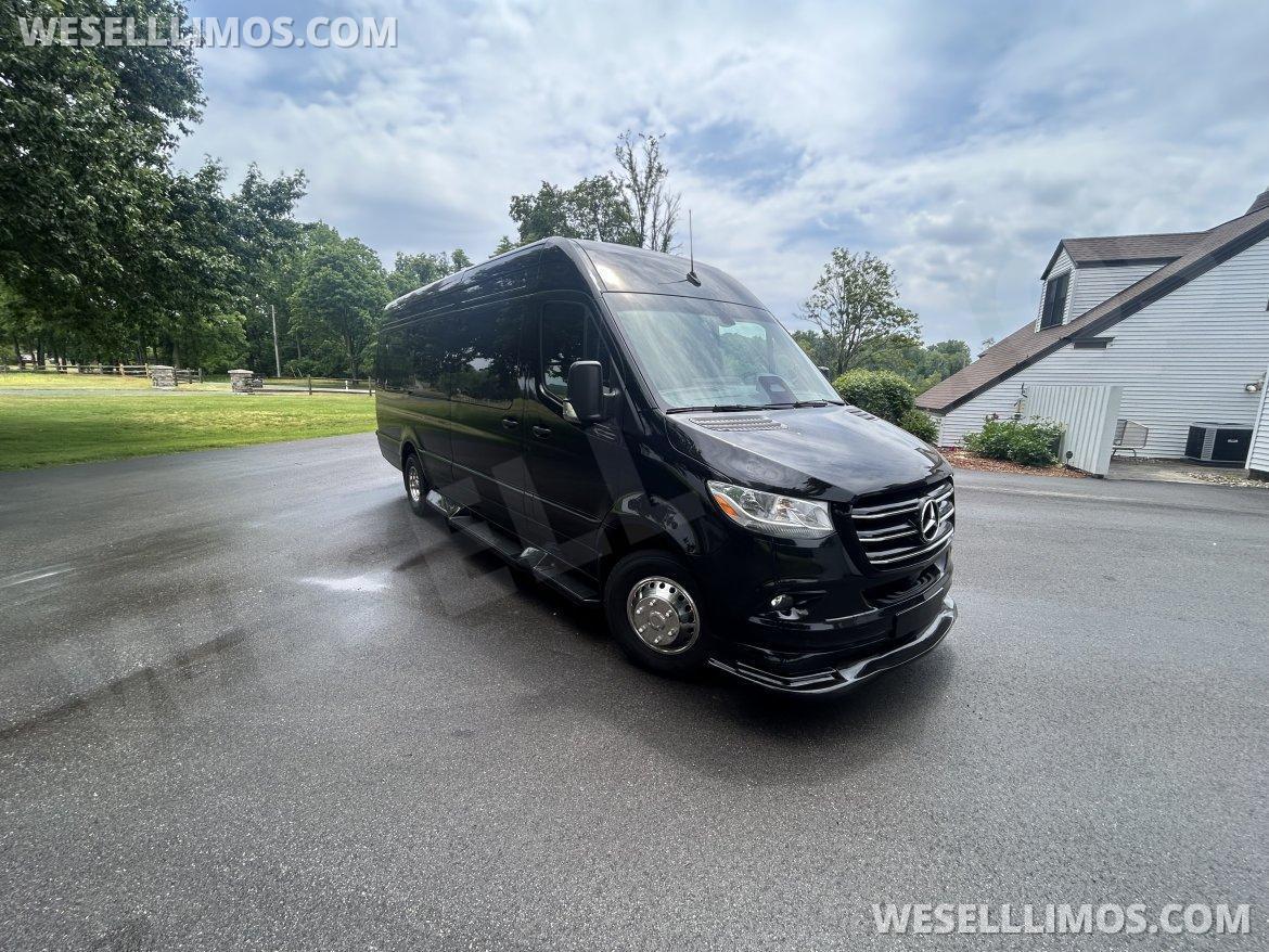 Limo Bus for Sale in Niles, MI - Photo 17