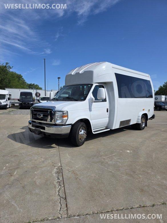 2014 Ford E450 Shuttle Bus for Sale in Erie, PA - Main Photo
