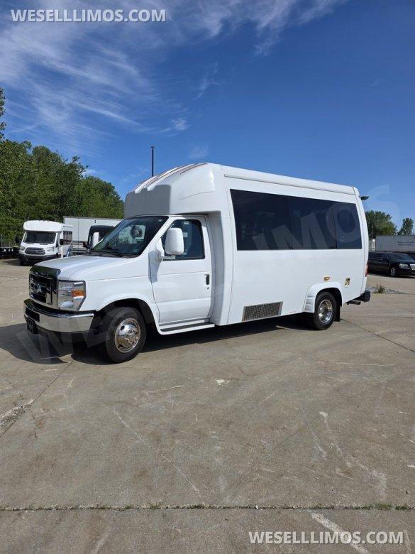 2014 Ford E450 Shuttle Bus for Sale in Erie, PA - Photo 3
