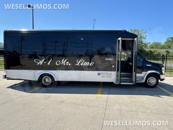 2016 Ford E450 Limo Bus for Sale in Cleveland, OH - Photo 2