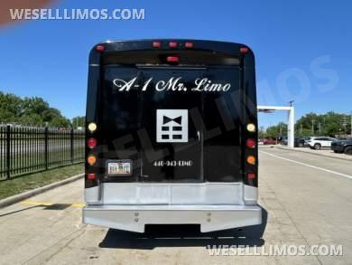 2016 LGE/Glaval Ford  E450 Limo Bus 14 PAX - Limo Bus for Sale in Cleveland, OH - Photo 14