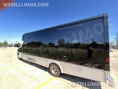2016 LGE/Glaval Ford  E450 Limo Bus 14 PAX - Limo Bus for Sale in Cleveland, OH - Photo 12