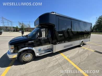 2016 LGE/Glaval Ford  E450 Limo Bus 14 PAX - Limo Bus for Sale in Cleveland, OH - Photo 15